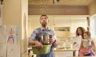Wasserschaden im Haus – Tropfendes Wasser durch die Decke