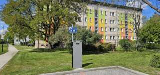 Ladesäule mit Schild – Georg-Büchner-Straße 26, Jena